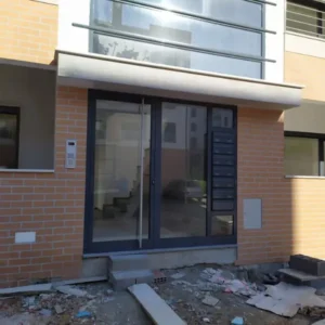 Porta em Alumínio de um Apartamento